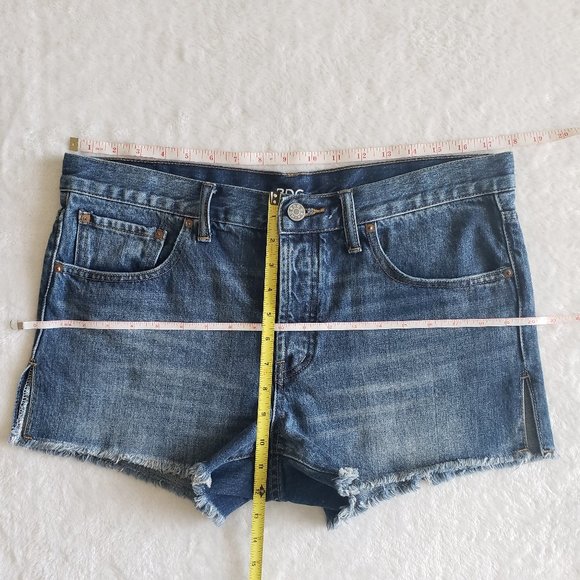 BDG Mid Rise Breezy Button Fly Frayed Sie Slit Denim Shorts SZ 29 - Picture 11 of 14